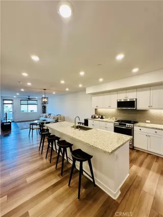 Photo #4: OC25137157 Listing 