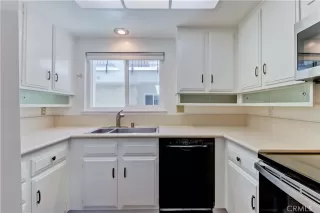 Photo #6: OC25139300 Listing 