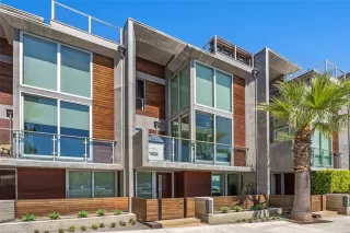 More Details about MLS # OC25143573 : 3306 VIA OPORTO