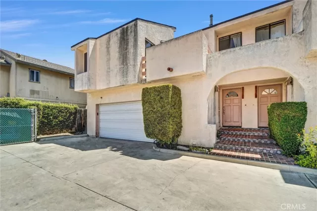 MLS: OC25146947 Condo For Sale