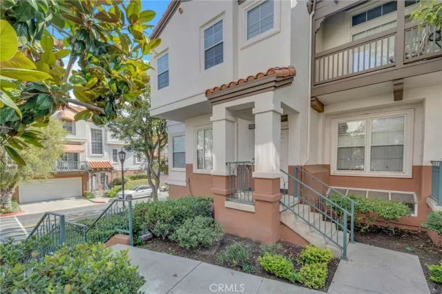 MLS: OC25148395 Condo For Sale