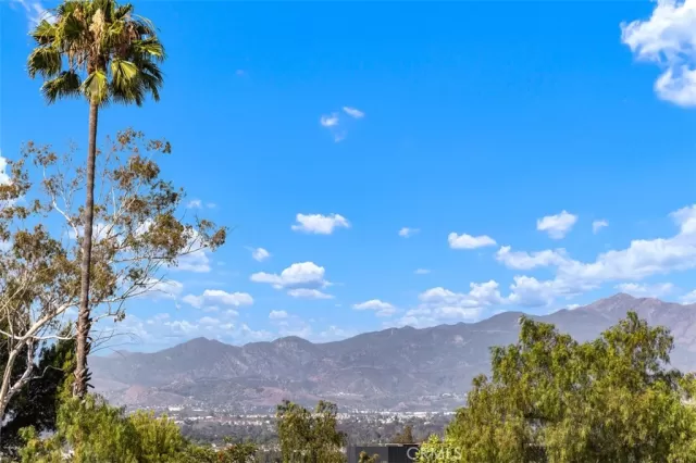 MLS: OC25149555 Condo For Sale