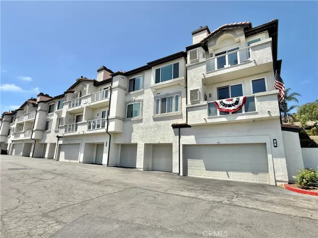 MLS: OC25150548 Condo For Sale