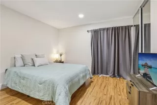 Photo #5: OC25151018 Listing 