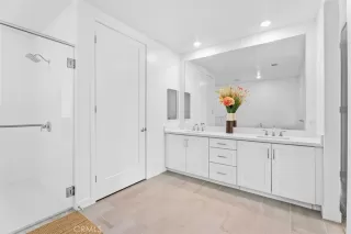 Photo #5: OC25151063 Listing