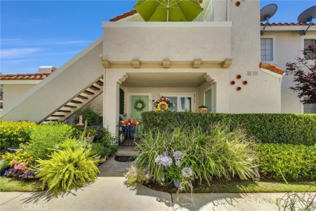 MLS: OC25151106 Condo For Sale