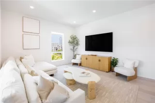 Photo #4: OC25152771 Listing 