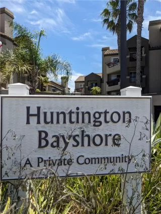 More Details about MLS # OC25153691 : 420 LAKE STREET 106