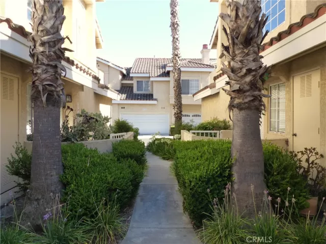 MLS: OC25154153 Condo For Sale
