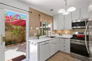 Photo #5: OC25154366 Listing