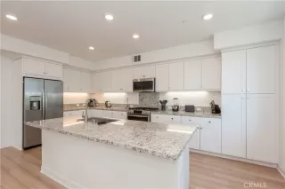 Photo #2: OC25155550 Listing 