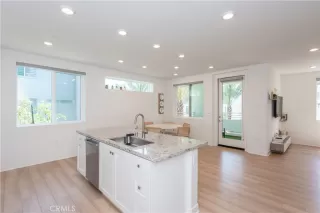 Photo #3: OC25155550 Listing 