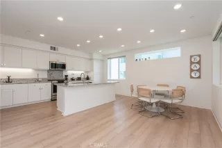 Photo #6: OC25155550 Listing 