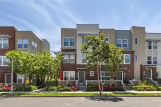 More Details about MLS # OC25155729 : 45 BROWNSTONE WAY