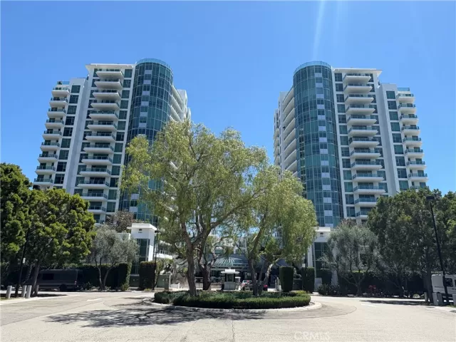MLS: OC25157269 Condo For Sale