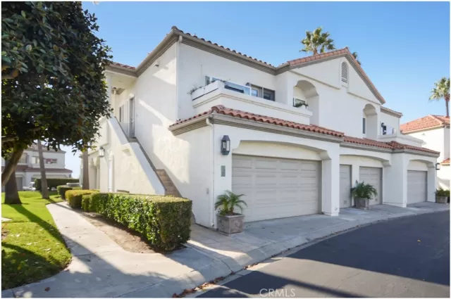 MLS: OC25157961 Condo For Sale