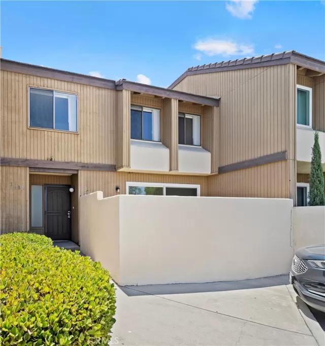 MLS: OC25158156 Condo For Sale