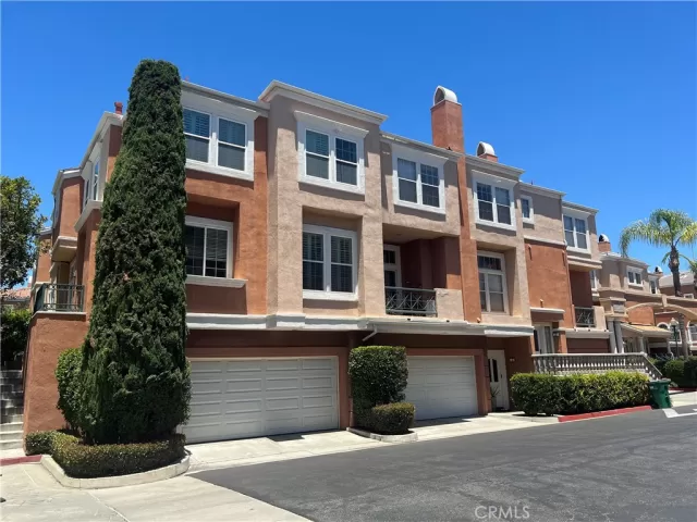 MLS: OC25158378 Condo For Sale