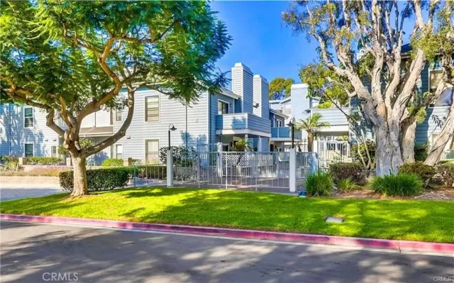 MLS: OC25159993 Condo For Sale