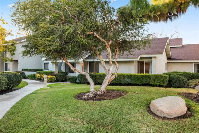 MLS: OC25160999 Condo For Sale