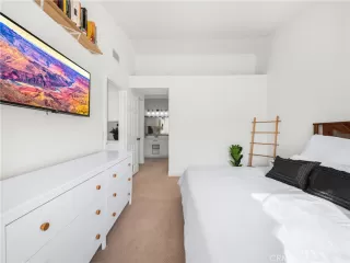 Photo #6: OC25161687 Listing