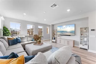 Photo #6: OC25161713 Listing 