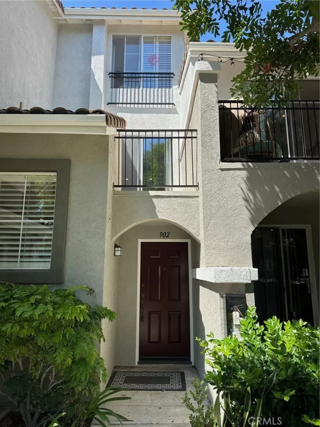 MLS: OC25163091 Condo For Sale