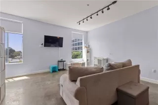 Photo #4: OC25163624 Listing 