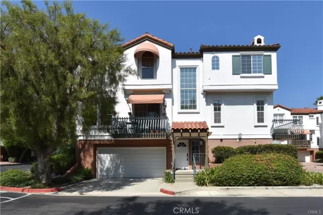 MLS: OC25164383 Condo For Sale