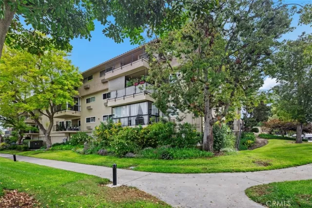 MLS: OC25164701 Condo For Sale