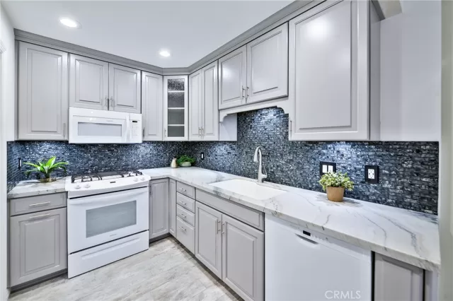 MLS: OC25164991 Condo For Sale