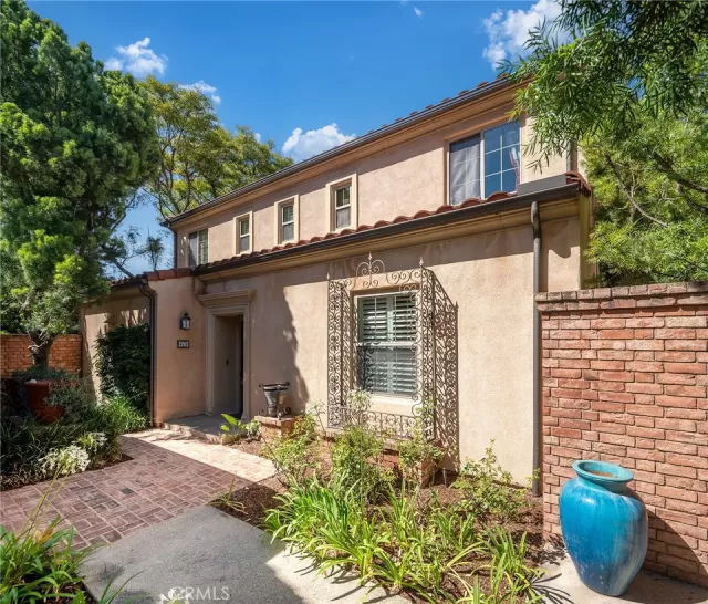 MLS: OC25166453 Condo For Sale