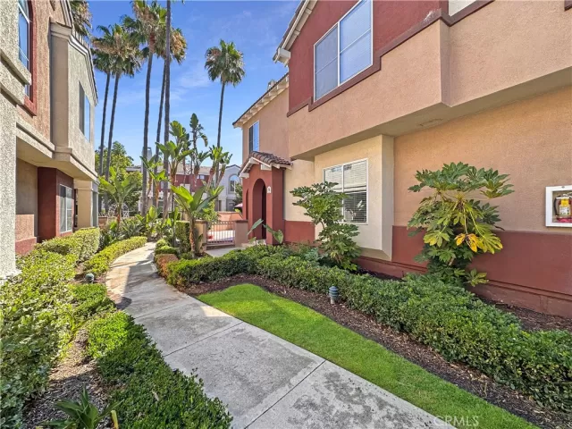 MLS: OC25166905 Condo For Sale