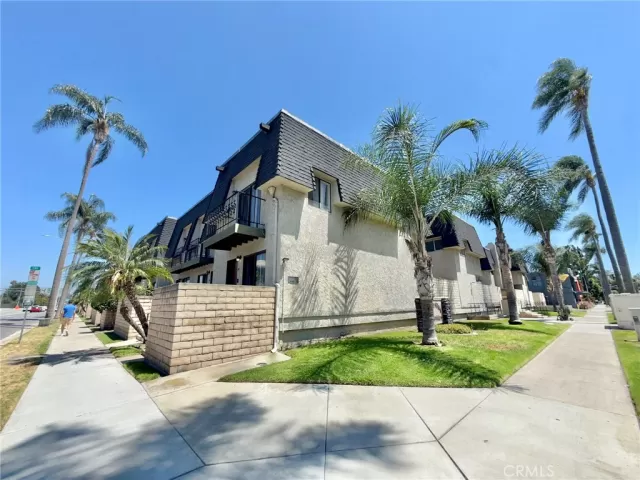 MLS: OC25168110 Condo For Sale