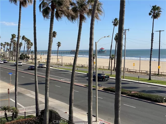 MLS: OC25169351 Condo For Sale