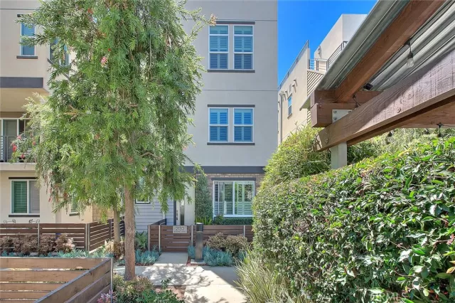 MLS: OC25169466 Condo For Sale