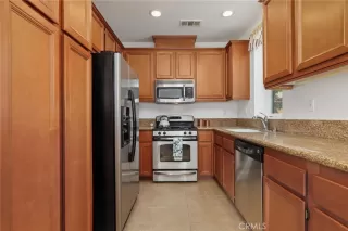 Photo #6: OC25172526 Listing