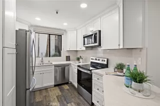 Photo #4: OC25174124 Listing 