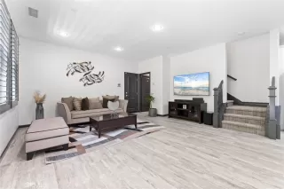 Photo #4: OC25175613 Listing 