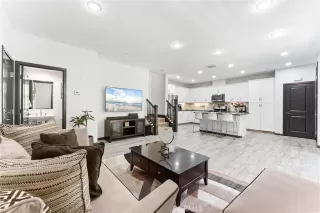 Photo #5: OC25175613 Listing 