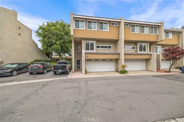 MLS: OC25177027 Condo For Sale