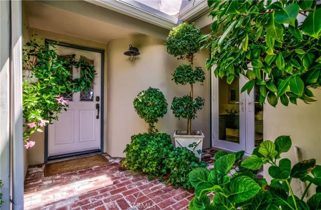 MLS: OC25181018 Condo For Sale