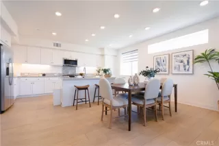 Photo #6: OC25182547 Listing