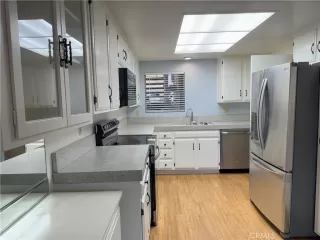 Photo #4: OC25183196 Listing