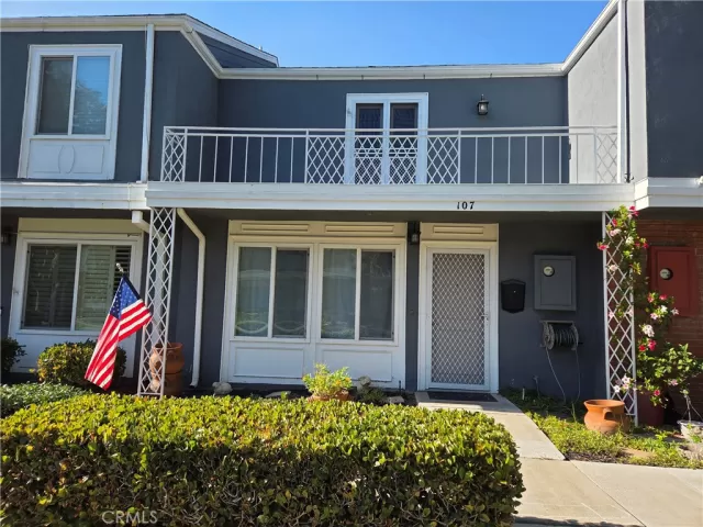 MLS: OC25183443 Condo For Sale