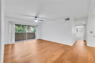 Photo #4: OC25184019 Listing 