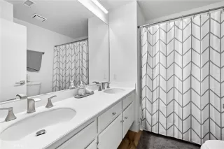 Photo #4: OC25184396 Listing