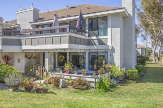 Browse active condo listings in WHITE OAK