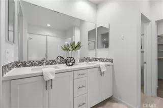 Photo #4: OC25185159 Listing