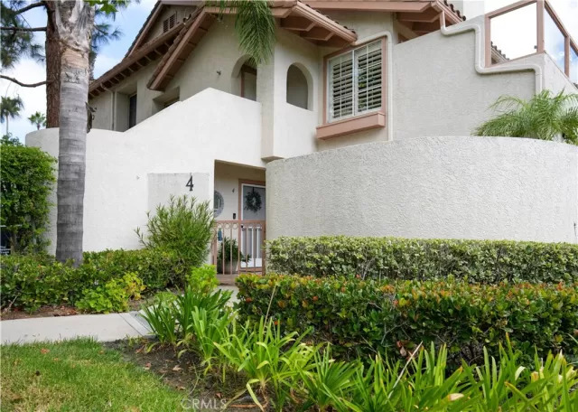 MLS: OC25185687 Condo For Sale